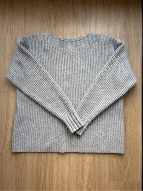 Cozy Women's Crewneck Knit Sweater - Light Gray
